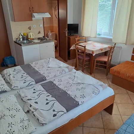 Pensión Astra 3*